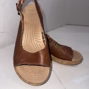 Crocs A Leigh Sandals Tan Brown Leather Cork Platform Wedge Shoes Women's Size 6